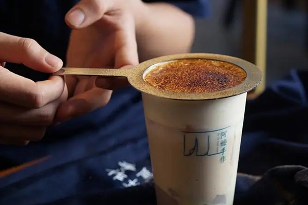 阿嬷手作奶茶加盟：选择合适的位置和经营策略